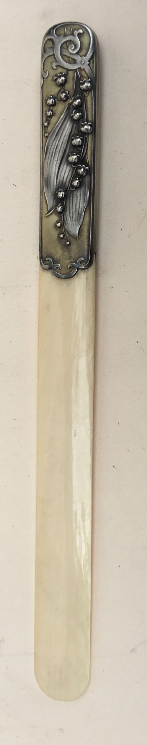 art nouveau page turner