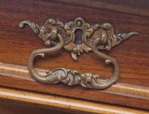 PAIR OF 19TH CENTURY FRENCH MARBLE TOP WALNUT BEDSIDE CABINETS - ADDITIONAL PHOTO 3