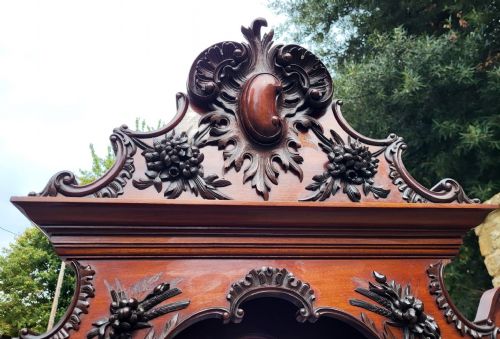 VICTORIAN CARVED MAHOGANY MIRROR BACK CABINET - ADDITIONAL PHOTO 3