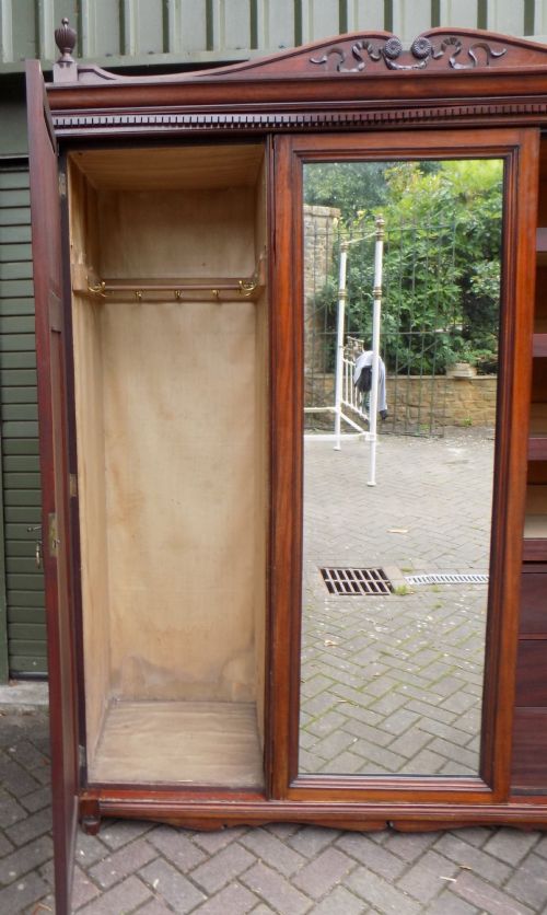 LATE VICTORIAN MAHOGANY TRIPLE DOOR WARDROBE - ADDITIONAL PHOTO 2