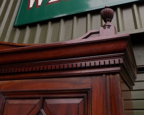LATE VICTORIAN MAHOGANY TRIPLE DOOR WARDROBE - ADDITIONAL PHOTO 5