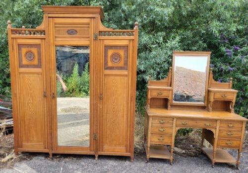 SHAPLAND PETTER OAK ASH WARDROBE AND PEDESTAL DRESSING TABLE