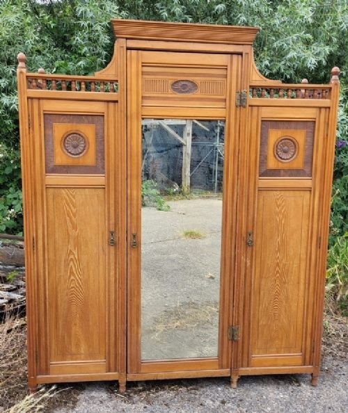 SHAPLAND PETTER OAK ASH WARDROBE AND PEDESTAL DRESSING TABLE - ADDITIONAL PHOTO 1