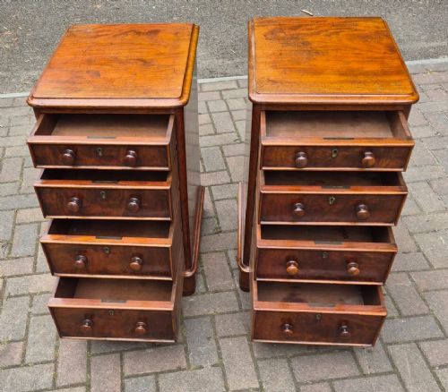 PAIR OF VICTORIAN MAHOGANY BEDSIDE CHESTS - ADDITIONAL PHOTO 1