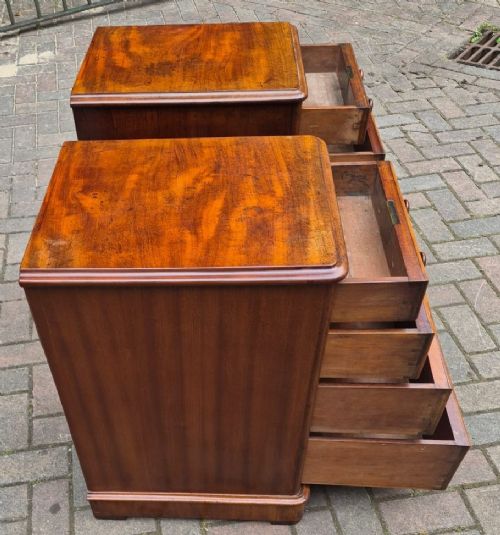 PAIR OF VICTORIAN MAHOGANY BEDSIDE CHESTS - ADDITIONAL PHOTO 2