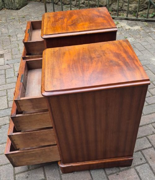 PAIR OF VICTORIAN MAHOGANY BEDSIDE CHESTS - ADDITIONAL PHOTO 3