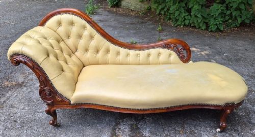 VICTORIAN CARVED MAHOGANY FRAMED CHAISE LOUNGE