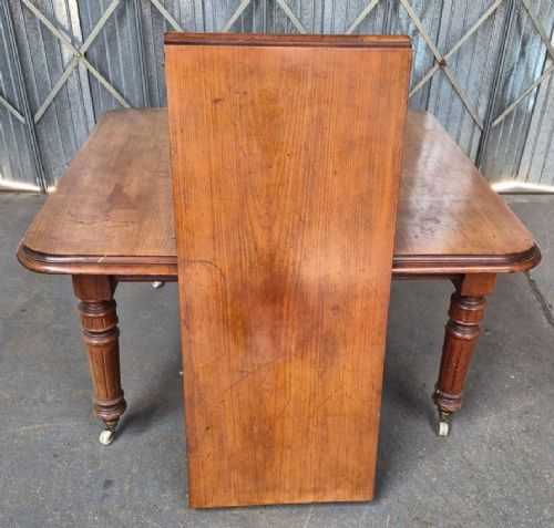 VICTORIAN MAHOGANY EXTENDING DINING TABLE - ADDITIONAL PHOTO 1
