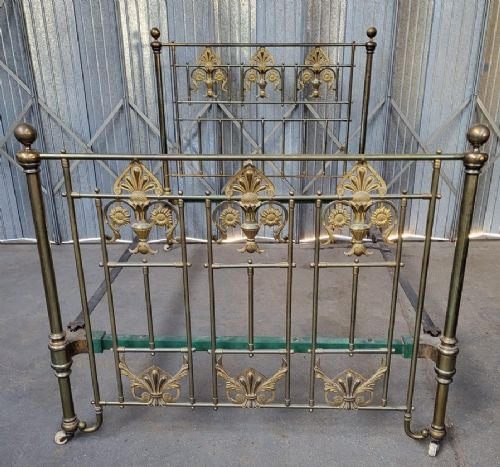 VICTORIAN DOUBLE SIZE BRASS BEDSTEAD