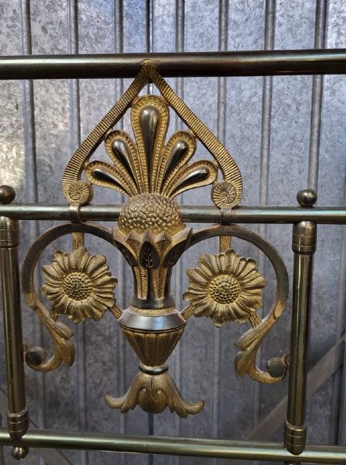 VICTORIAN DOUBLE SIZE BRASS BEDSTEAD - ADDITIONAL PHOTO 1