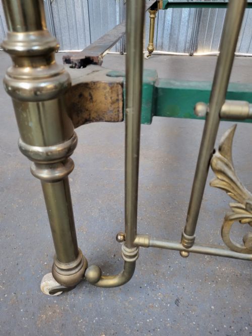 VICTORIAN DOUBLE SIZE BRASS BEDSTEAD - ADDITIONAL PHOTO 3
