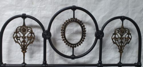 VICTORIAN DOUBLE SIZE ORNATE CURLY IRON BEDSTEAD - ADDITIONAL PHOTO 3