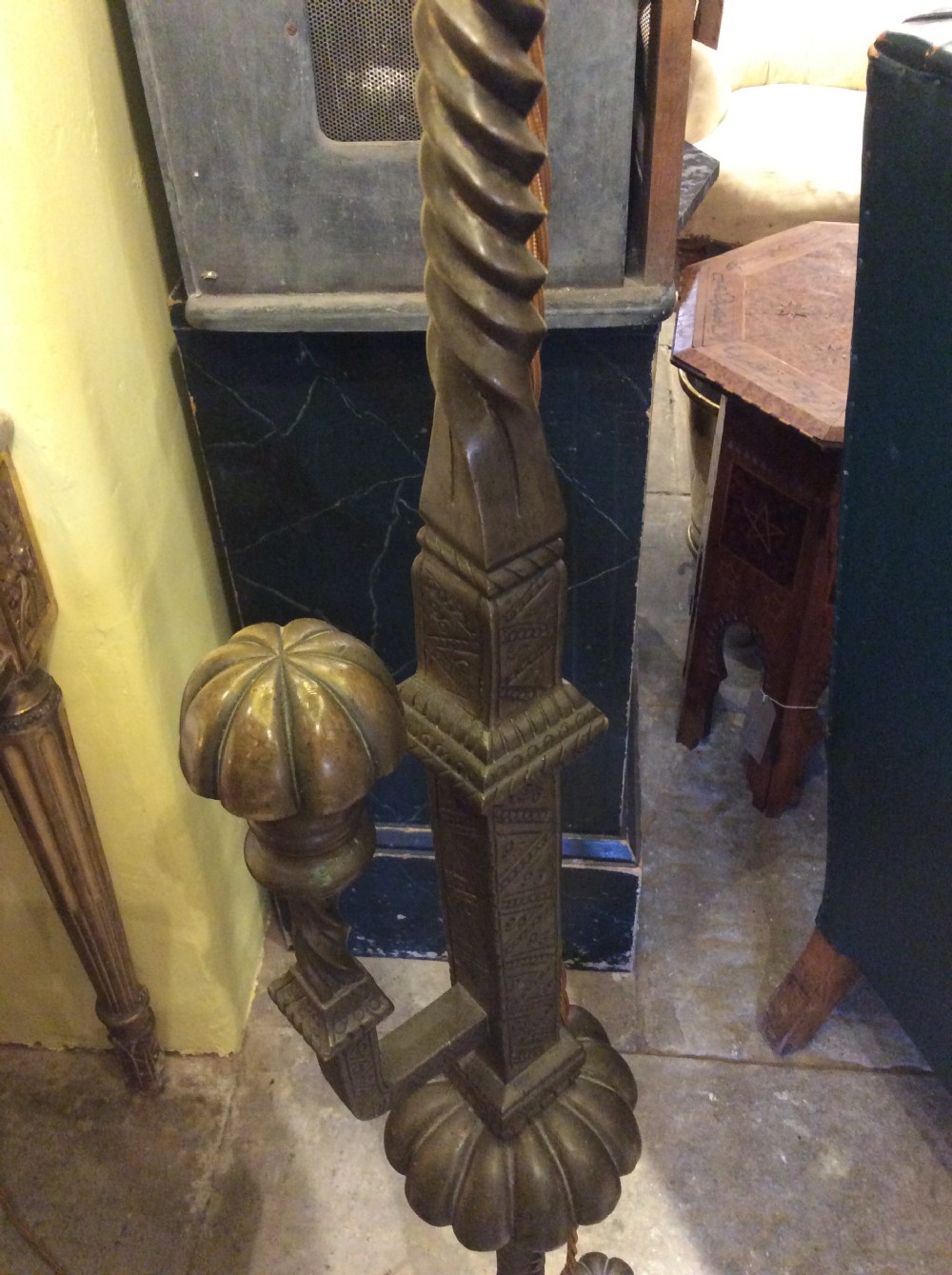 19thC heavy quality brass standard lamp View IV
