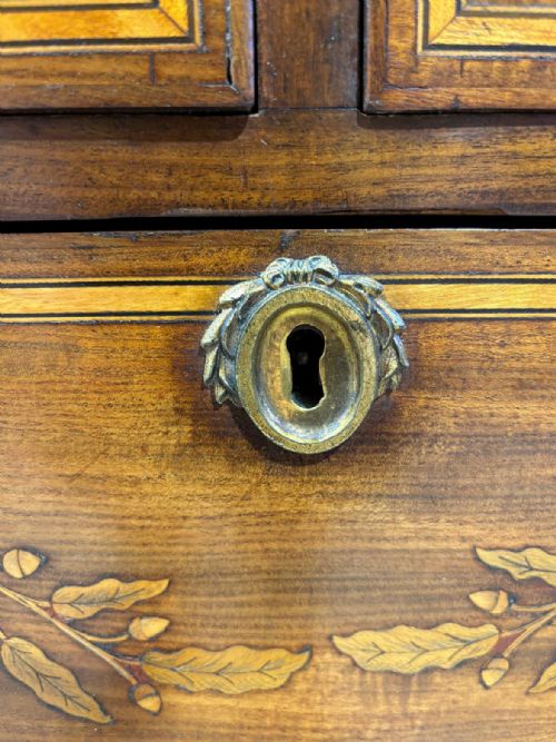 UNUSUAL 18TH C NARROW MAHOGANY CHEST OF DRAWERS - ADDITIONAL PHOTO 6