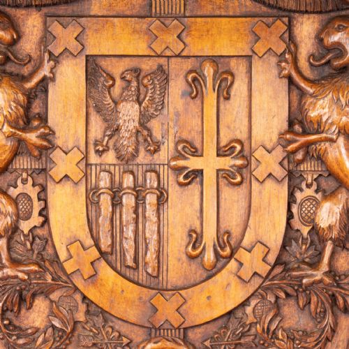 FINELY CARVED WOODEN CONTINENTAL ARMORIAL SHIELD - ADDITIONAL PHOTO 1