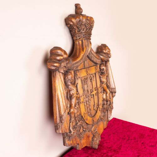 FINELY CARVED WOODEN CONTINENTAL ARMORIAL SHIELD - ADDITIONAL PHOTO 5