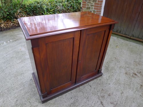 fig 2. A FINE VICTORIAN MAHOGANY 32 DRAWER COLLECTORS CABINET CIRCA 1880