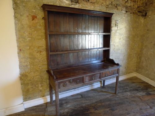 An Oak and Elm Period West Country Dresser in Original Condition. Circa 1790.