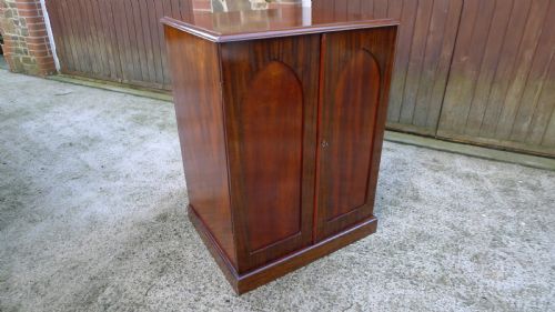 fig 1. A VICTORIAN MAHOGANY 30 DRAWER COLLECTORS CABINET CIRCA 1880.