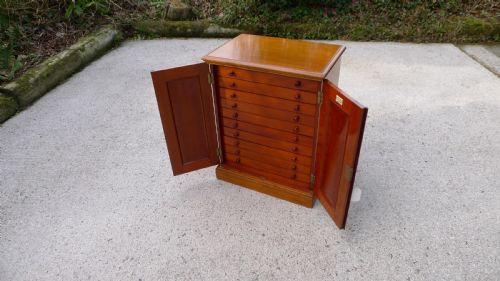 fig 1. A BEAUTIFUL, TOP QUALITY, VICTORIAN HONDURAS MAHOGANY, TEN DRAWER COLLECTORS CABINET BY MESSRS WATKINS & DONCASTER. CIRCA 1890.