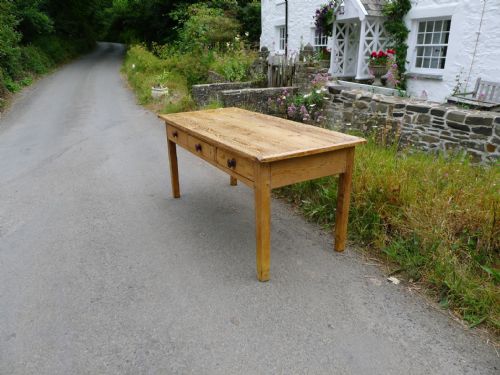 fig 2. A CLASSIC DEVON FARMHOUSE KITCHEN TABLE WITH DRAWERS. CIRCA 1850.