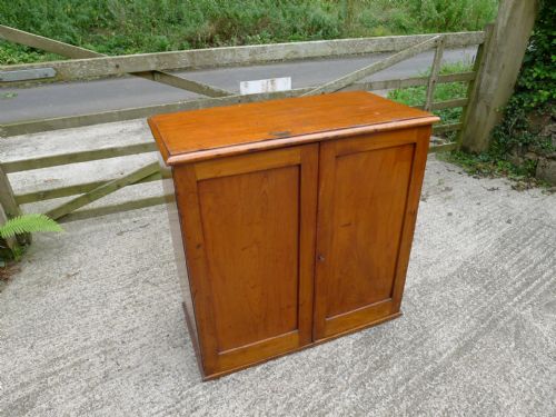 fig 1. A GOOD AND VERSATILE MAHOGANY COLLECTORS CABINET 34 DRAWERS. CIRCA 1880