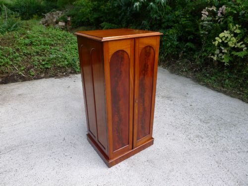 fig 1. A UNIQUE 16 DRAWER HONDURAS MAHOGANY COLLECTORS CABINET OF THE HIGHEST QUALITY. CIRCA 1860.