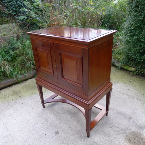 fig 1. A MAGNIFICENT SOLID MAHOGANY 20 DRAWER COLLECTORS CABINET BY JANSEN, GT RUSSELL ST. LONDON W.C. CIRCA 1895