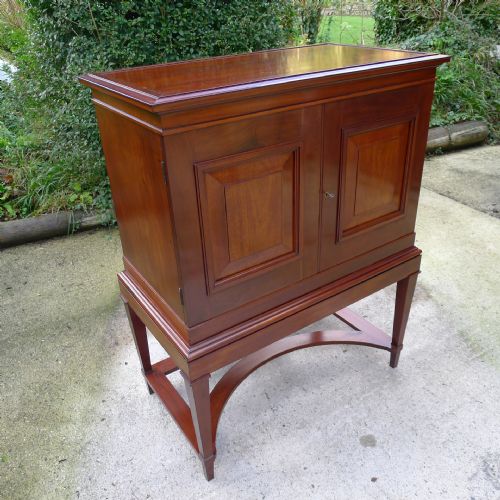 fig 2. A MAGNIFICENT SOLID MAHOGANY 20 DRAWER COLLECTORS CABINET BY JANSEN, GT RUSSELL ST. LONDON W.C. CIRCA 1895