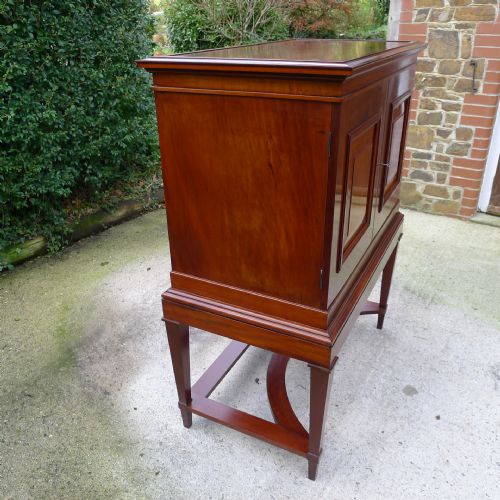 fig 3. A MAGNIFICENT SOLID MAHOGANY 20 DRAWER COLLECTORS CABINET BY JANSEN, GT RUSSELL ST. LONDON W.C. CIRCA 1895
