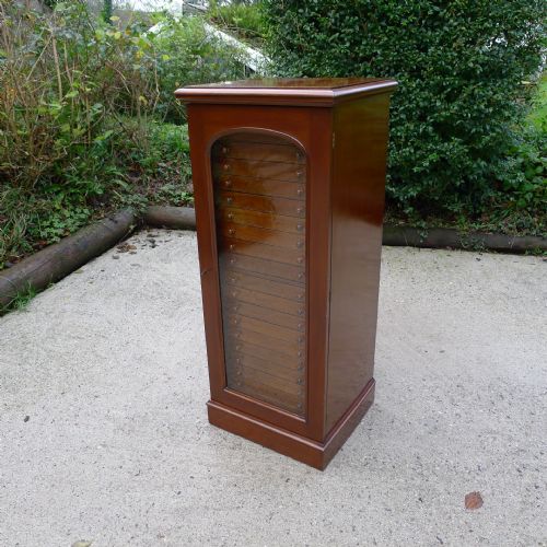 fig 1. A SUPERB WATKINS & DONCASTER 20 DRAWER MAHOGANY COLLECTORS CABINET. CIRCA 1900.