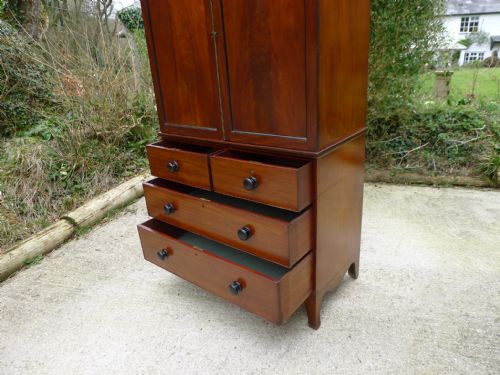fig 2. A SUPERB SOLID MAHOGANY LINEN PRESS OVER DRAWERS CIRCA 1840
