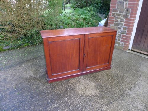 fig 1. A 41 DRAWER MAHOGANY COLLECTORS CABINET WITH GRADUATED DRAWERS. EX CAMBRIDGE UNIVERSITY MUSEUM. CIRCA 1820. EX EGG CABINET.