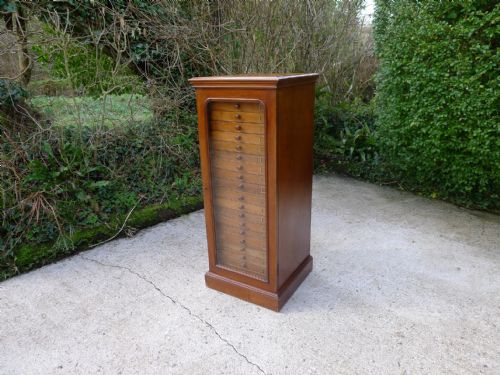 fig 1. A 20 DRAWER VICTORIAN MAHOGANY COLLECTORS CABINET BY J.T.CROCKETT OF CAVENDISH SQUARE, LONDON. CIRCA 1890.