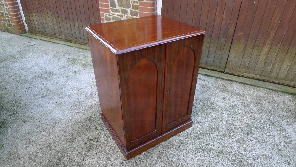 A VICTORIAN MAHOGANY 30 DRAWER COLLECTORS CABINET CIRCA 1880.