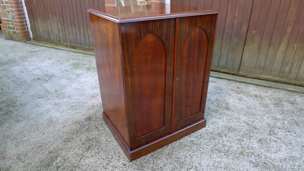A VICTORIAN MAHOGANY 30 DRAWER COLLECTORS CABINET CIRCA 1880. View II