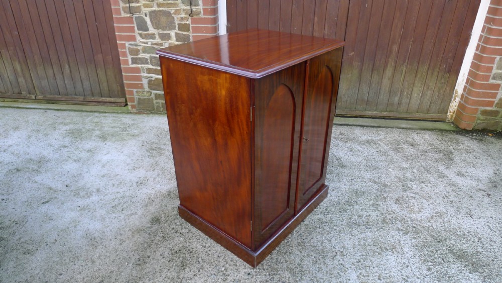 A VICTORIAN MAHOGANY 30 DRAWER COLLECTORS CABINET CIRCA 1880. View III