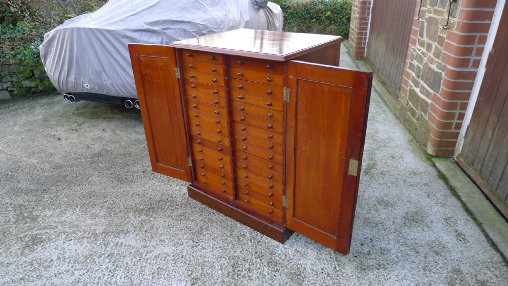 A VICTORIAN MAHOGANY 30 DRAWER COLLECTORS CABINET CIRCA 1880. View V