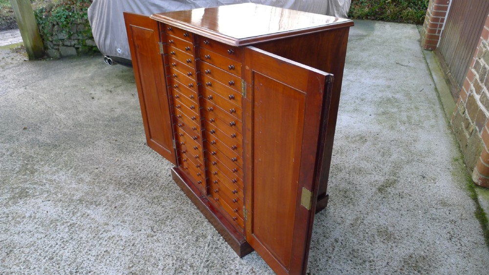 A VICTORIAN MAHOGANY 30 DRAWER COLLECTORS CABINET CIRCA 1880. View VI