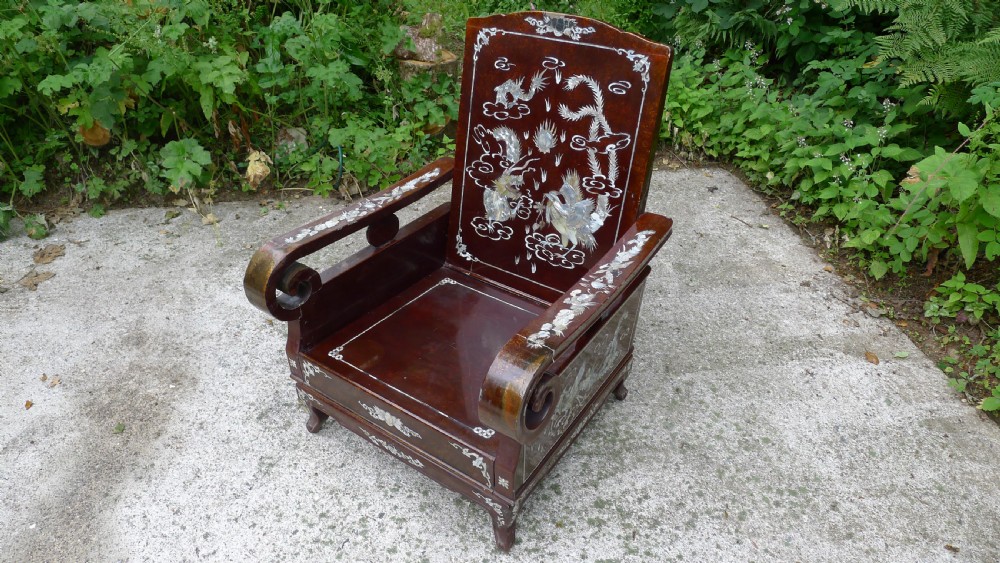 A MAGNIFICENT AND HIGHLY DECORATIVE CHINESE INLAID LACQUER CHAIR CIRCA 1890.