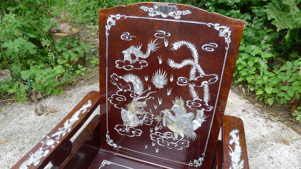 A MAGNIFICENT AND HIGHLY DECORATIVE CHINESE INLAID LACQUER CHAIR CIRCA 1890. View V