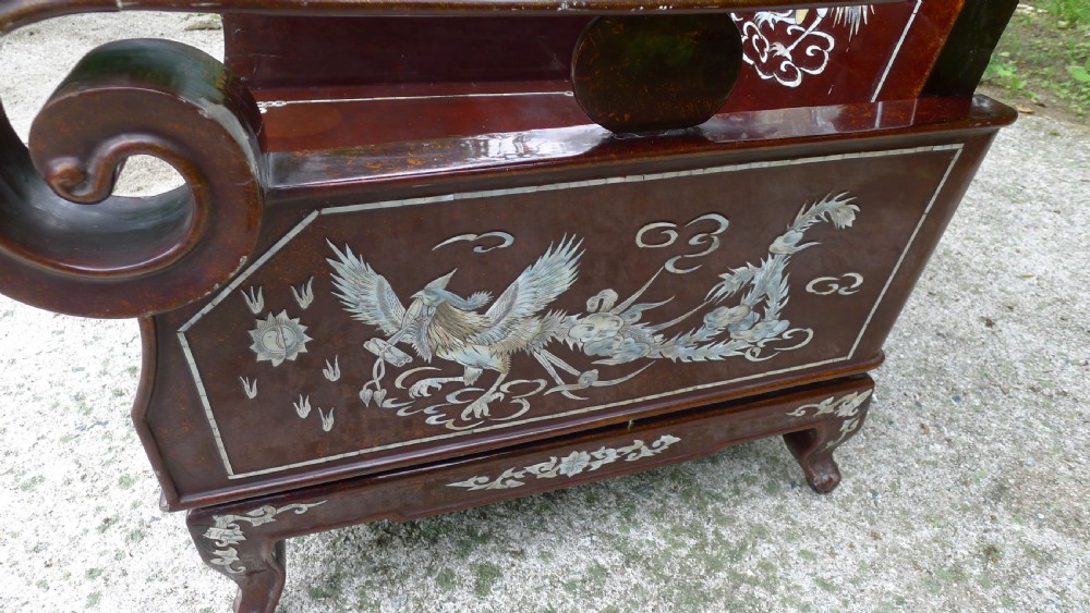 A MAGNIFICENT AND HIGHLY DECORATIVE CHINESE INLAID LACQUER CHAIR CIRCA 1890. View VI