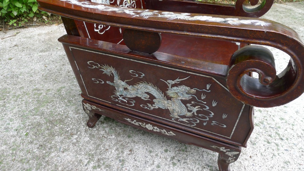 A MAGNIFICENT AND HIGHLY DECORATIVE CHINESE INLAID LACQUER CHAIR CIRCA 1890. View VII