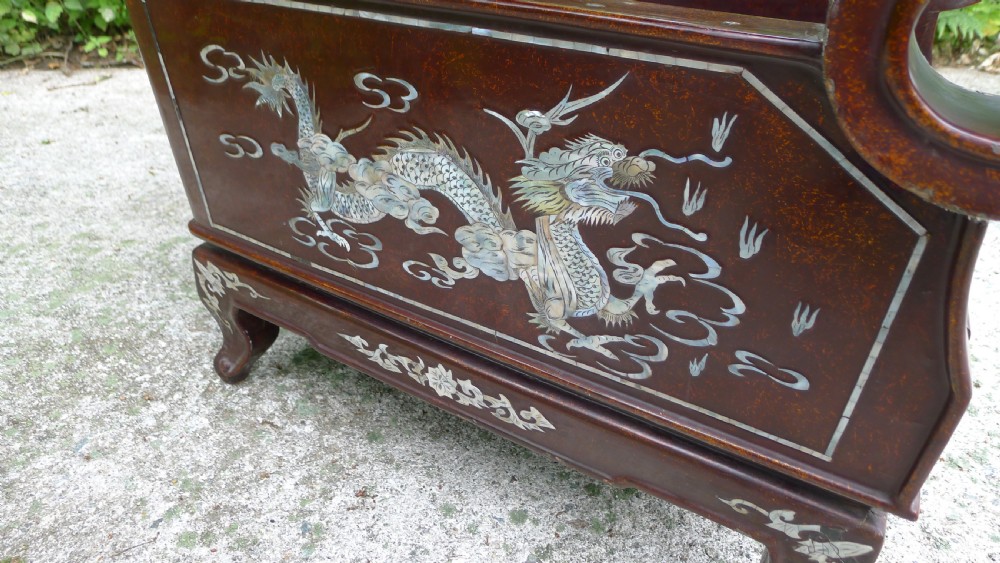 A MAGNIFICENT AND HIGHLY DECORATIVE CHINESE INLAID LACQUER CHAIR CIRCA 1890. View X