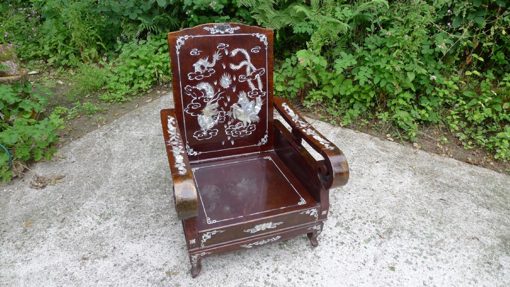 A MAGNIFICENT AND HIGHLY DECORATIVE CHINESE INLAID LACQUER CHAIR CIRCA 1890. View XI