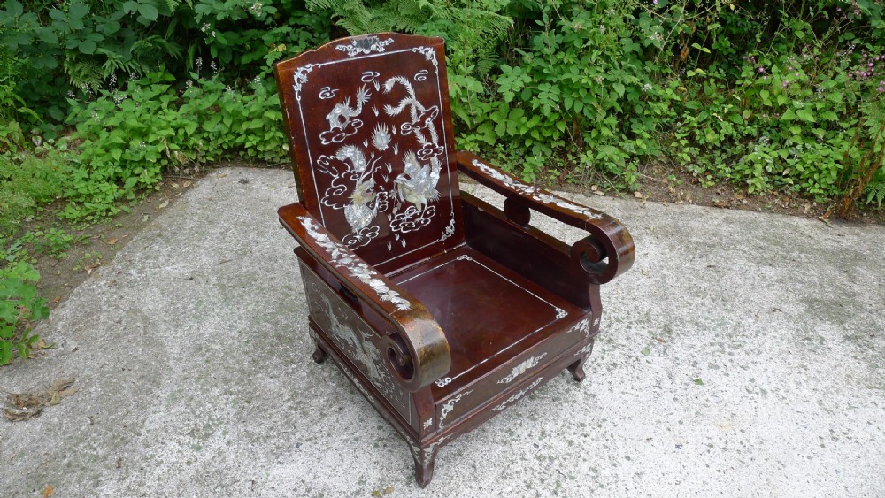A MAGNIFICENT AND HIGHLY DECORATIVE CHINESE INLAID LACQUER CHAIR CIRCA 1890. View XII