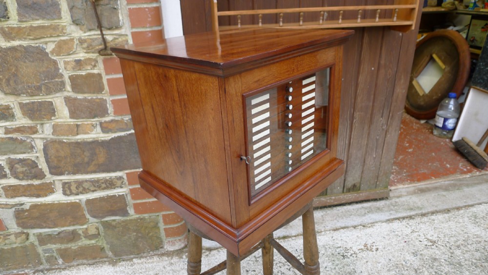 A SUPERB QUALITY, SOLID MAHOGANY MEDAL COLLECTORS CABINET ATTRIBUTED TO MESSRS HOLLAND & SONS. CIRCA 1900. View III