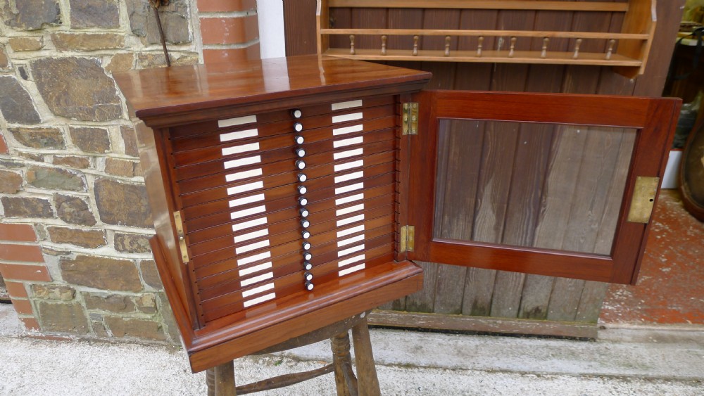 A SUPERB QUALITY, SOLID MAHOGANY MEDAL COLLECTORS CABINET ATTRIBUTED TO MESSRS HOLLAND & SONS. CIRCA 1900. View V