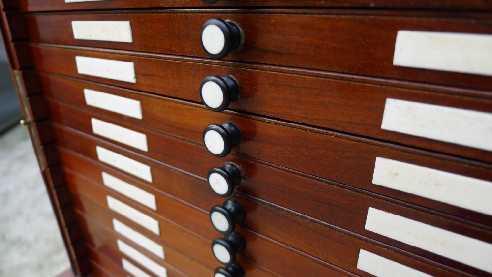 A SUPERB QUALITY, SOLID MAHOGANY MEDAL COLLECTORS CABINET ATTRIBUTED TO MESSRS HOLLAND & SONS. CIRCA 1900. View XII