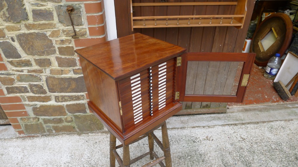 A SUPERB QUALITY, SOLID MAHOGANY MEDAL COLLECTORS CABINET ATTRIBUTED TO MESSRS HOLLAND & SONS. CIRCA 1900. View XVI